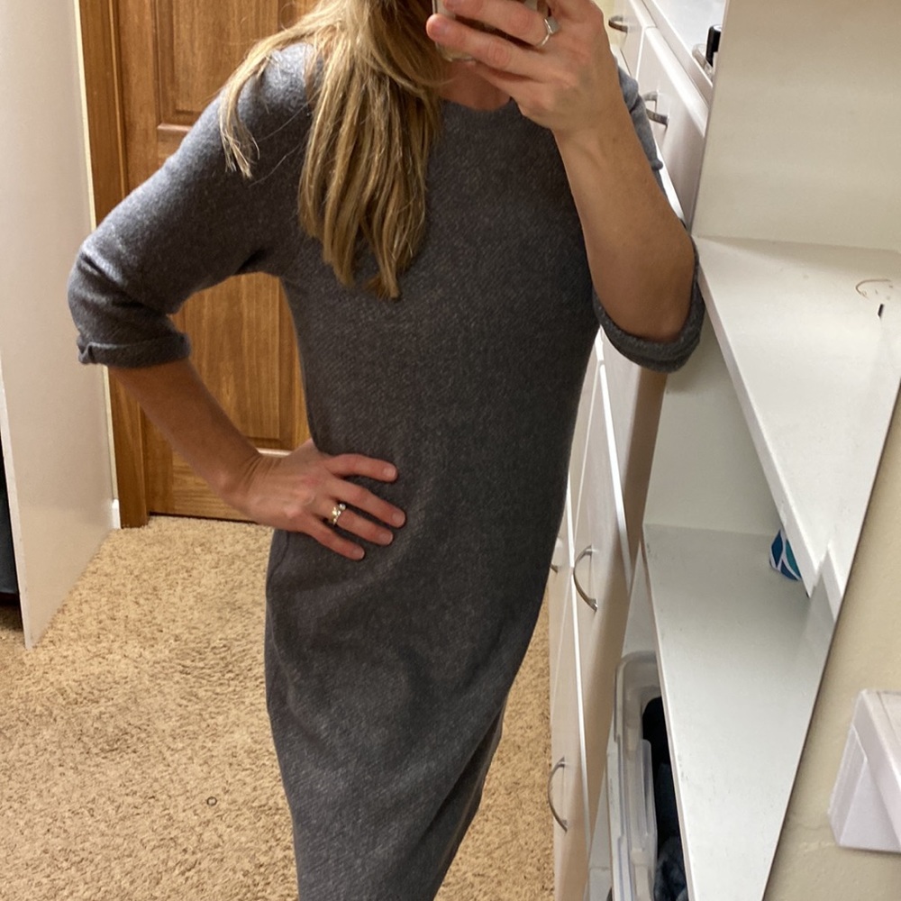 Betsy’s Boutique Shop Grey long Sleeve “sweater” dress. Size Large